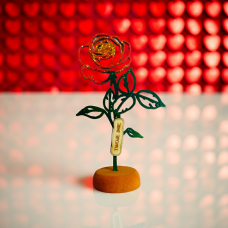 Róża na podstawce wypukłej 